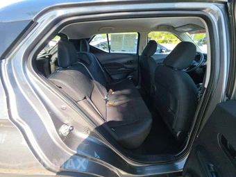 2025 Nissan Kicks Play – miniatura 16
