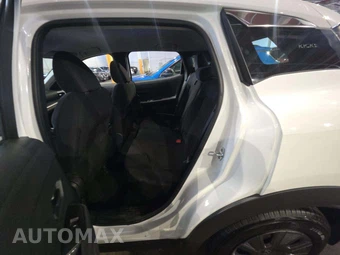 2025 Nissan Kicks S – miniatura 13