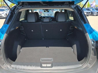 2025 Nissan Kicks SR - miniatura 11