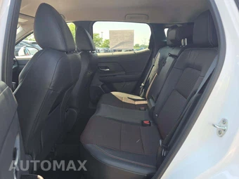 2025 Nissan Kicks SR – miniatura 10