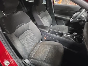 2025 Nissan Kicks SV – miniatura 15