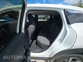 2025 Nissan Kicks SV - miniatura 10