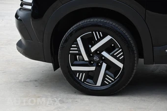 2025 Nissan Kicks SV - miniatura 8