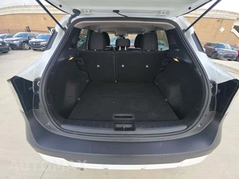 2025 Nissan Kicks SV – miniatura 11
