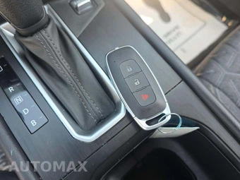 2025 Nissan Kicks SV - miniatura 8