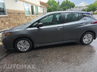 2025 Nissan LEAF S – miniatura 8