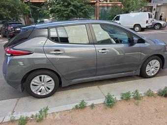 2025 Nissan LEAF S – miniatura 4