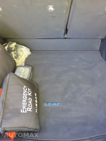 2025 Nissan LEAF SV PLUS - miniatura 17