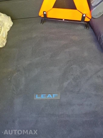 2025 Nissan LEAF SV PLUS - miniatura 9