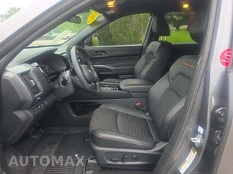 2025 Nissan Pathfinder Rock Creek - miniatura 3