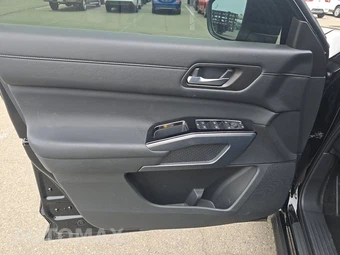 2025 Nissan Pathfinder SL – miniatura 9