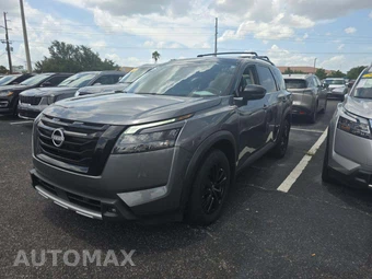 2025 Nissan Pathfinder SL