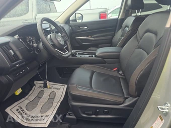 2025 Nissan Pathfinder SL – miniatura 7