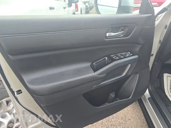 2025 Nissan Pathfinder SL – miniatura 9