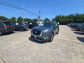 2025 Nissan Pathfinder SL
