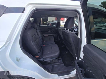 2025 Nissan Pathfinder SV – miniatura 14