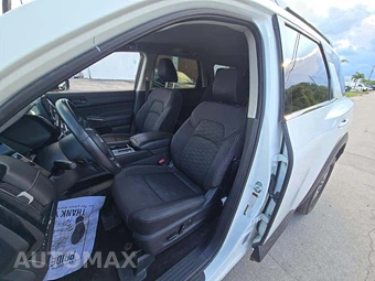 2025 Nissan Pathfinder SV – miniatura 3