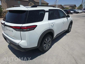 2025 Nissan Pathfinder SV – miniatura 3