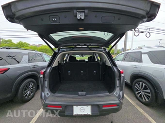 2025 Nissan Pathfinder SV – miniatura 15