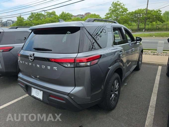 2025 Nissan Pathfinder SV – miniatura 3