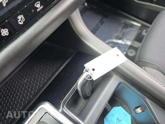 2025 Nissan Pathfinder SV – miniatura 8
