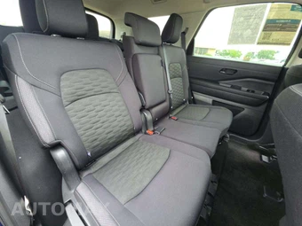 2025 Nissan Pathfinder SV – miniatura 17