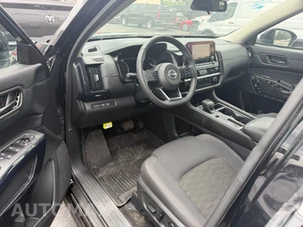 2025 Nissan Pathfinder SV - miniatura 8