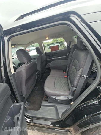 2025 Nissan Pathfinder SV – miniatura 12