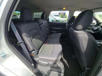 2025 Nissan Pathfinder SV – miniatura 17