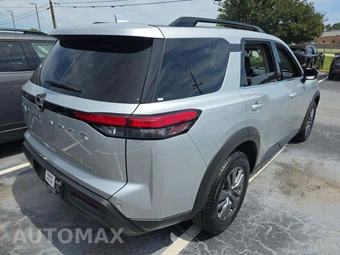 2025 Nissan Pathfinder SV – miniatura 3