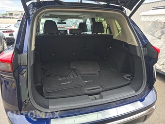 2025 Nissan Rogue Platinum - miniatura 16