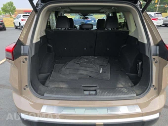 2025 Nissan Rogue Platinum – miniatura 11