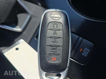 2025 Nissan Rogue Platinum - miniatura 5