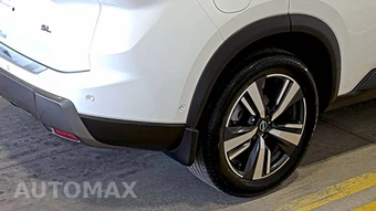 2025 Nissan Rogue SL – miniatura 9