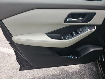 2025 Nissan Rogue SV – miniatura 9