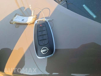 2025 Nissan Rogue SV - miniatura 8
