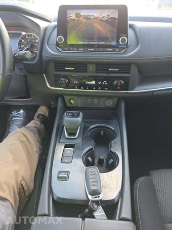 2025 Nissan Rogue SV - miniatura 10