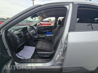 2025 Nissan Rogue SV – miniatura 3