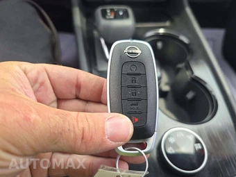 2025 Nissan Rogue SV – miniatura 5