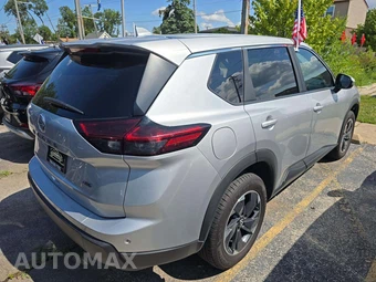 2025 Nissan Rogue SV – miniatura 3