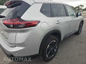 2025 Nissan Rogue SV - miniatura 4