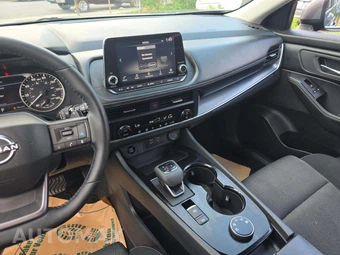 2025 Nissan Rogue SV - miniatura 10