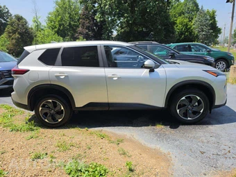 2025 Nissan Rogue SV - miniatura 4