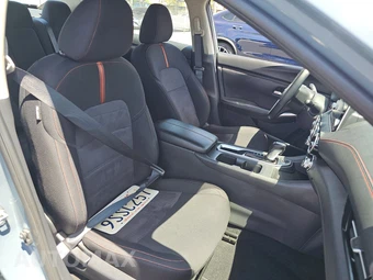 2025 Nissan Sentra SR – miniatura 8