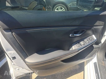 2025 Nissan Sentra SR – miniatura 9