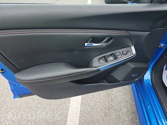 2025 Nissan Sentra SR - miniatura 9
