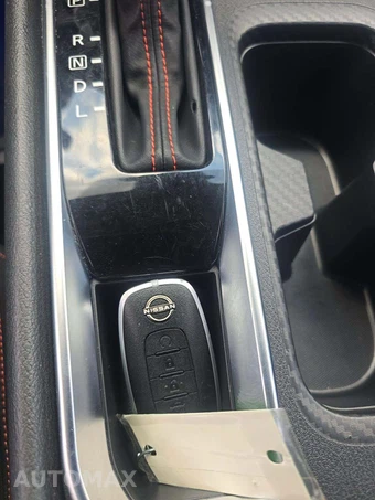 2025 Nissan Sentra SR - miniatura 8