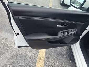 2025 Nissan Sentra SV – miniatura 9