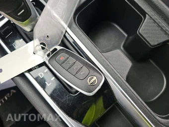 2025 Nissan Sentra SV – miniatura 8