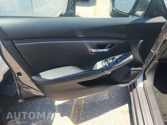 2025 Nissan Sentra SV – miniatura 9